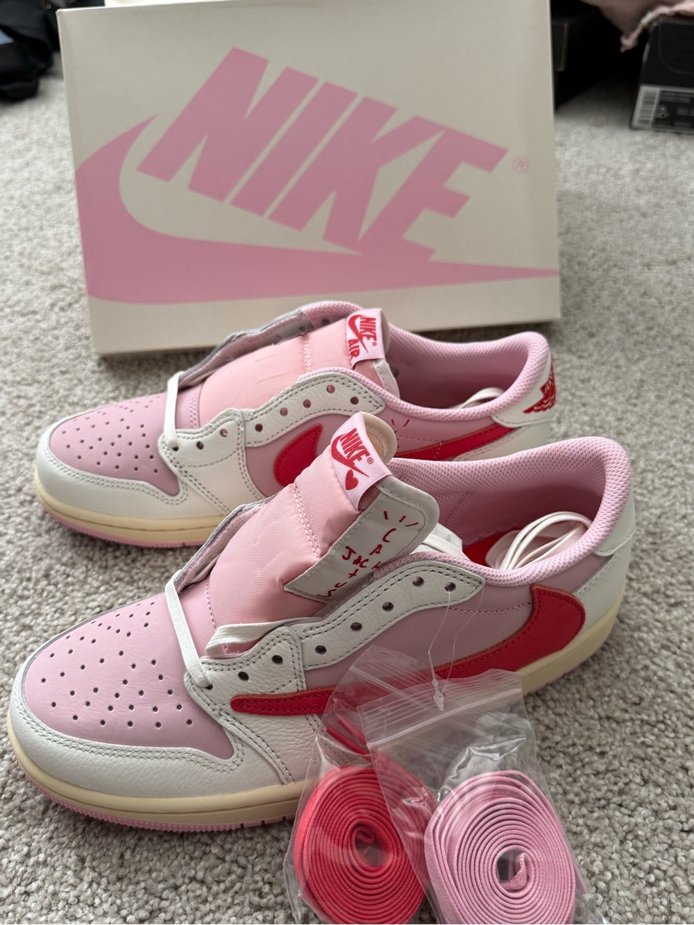 deadstock Travis Scott x Air Jordan 1 Low OG SP mini Tropical Pink